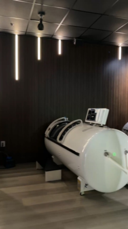 Hyperbaric chamber recovery session