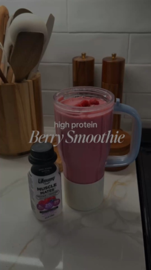 High protein berry smoothie with Lifeway kefir